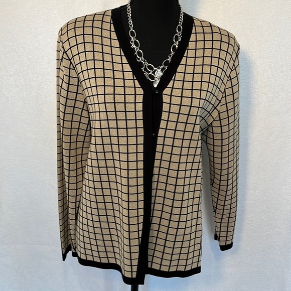 Misook Exclusive jacket sweater acrylic Black/beige buttondown colorblock. MP - Picture 3 of 6